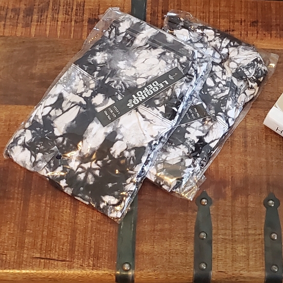 🖤 FINAL MARKDOWN - High Waistband Yoga Leggings 🖤 - Picture 12 of 13